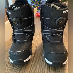 Boys BURTON Zipline step on boots, size 5.  Great used condition.  One season.